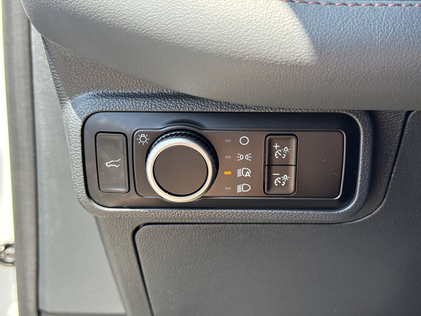 Certified 2025 Ford Explorer Active RWD image 31