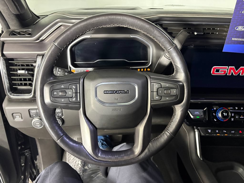 Used 2024 GMC Sierra 3500 Denali Ultimate AWD/4WD image 17