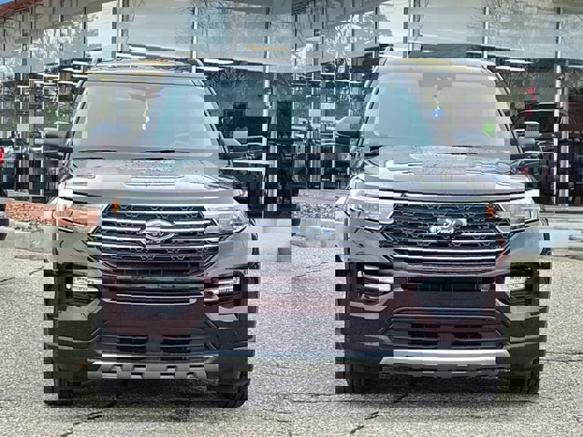 Certified 2023 Ford Explorer XLT w/ Equipment Group 202A image 4