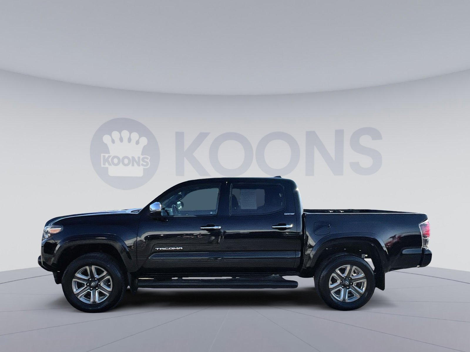 Used 2018 Toyota Tacoma Limited image 2