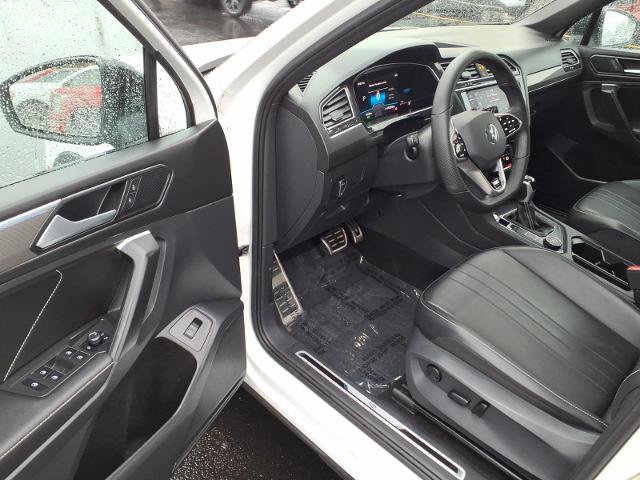 Used 2024 Volkswagen Tiguan SE R-Line w/ MDO Package, Two-Row AWD/4WD image 12