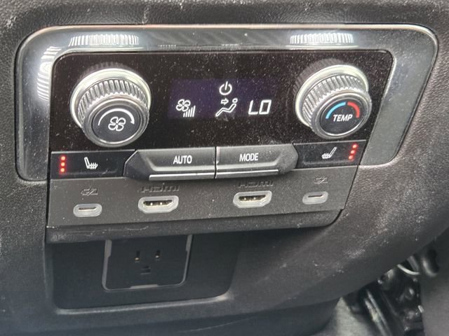 Used 2023 GMC Yukon Denali Ultimate image 13