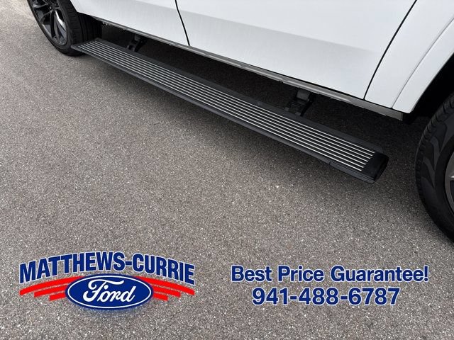 Used 2025 Jeep Grand Wagoneer L Series II Obsidian w/ Quick Order Packagew 28T AWD/4WD image 16