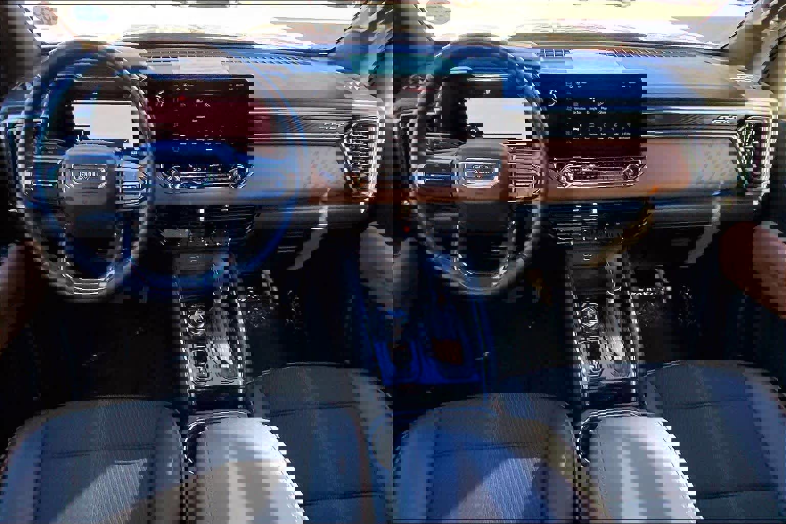 Used 2024 GMC Canyon AT4 image 5