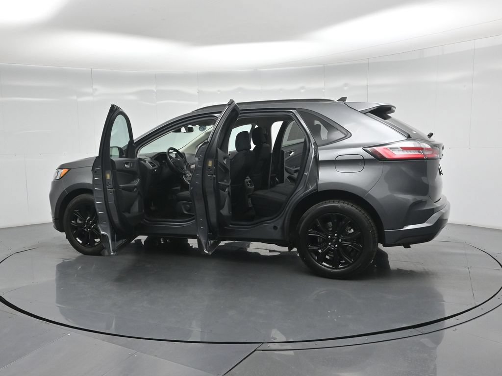 Certified 2023 Ford Edge SE w/ Black Appearance Package AWD/4WD image 35