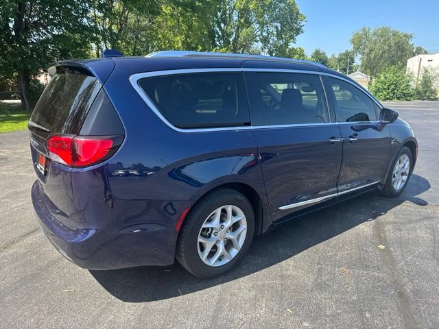 Used 2018 Chrysler Pacifica Touring-L Plus w/ Tire & Wheel Group FWD image 5