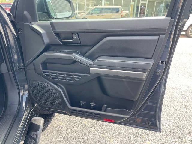 Used 2025 Toyota Tacoma SR5 AWD/4WD image 18