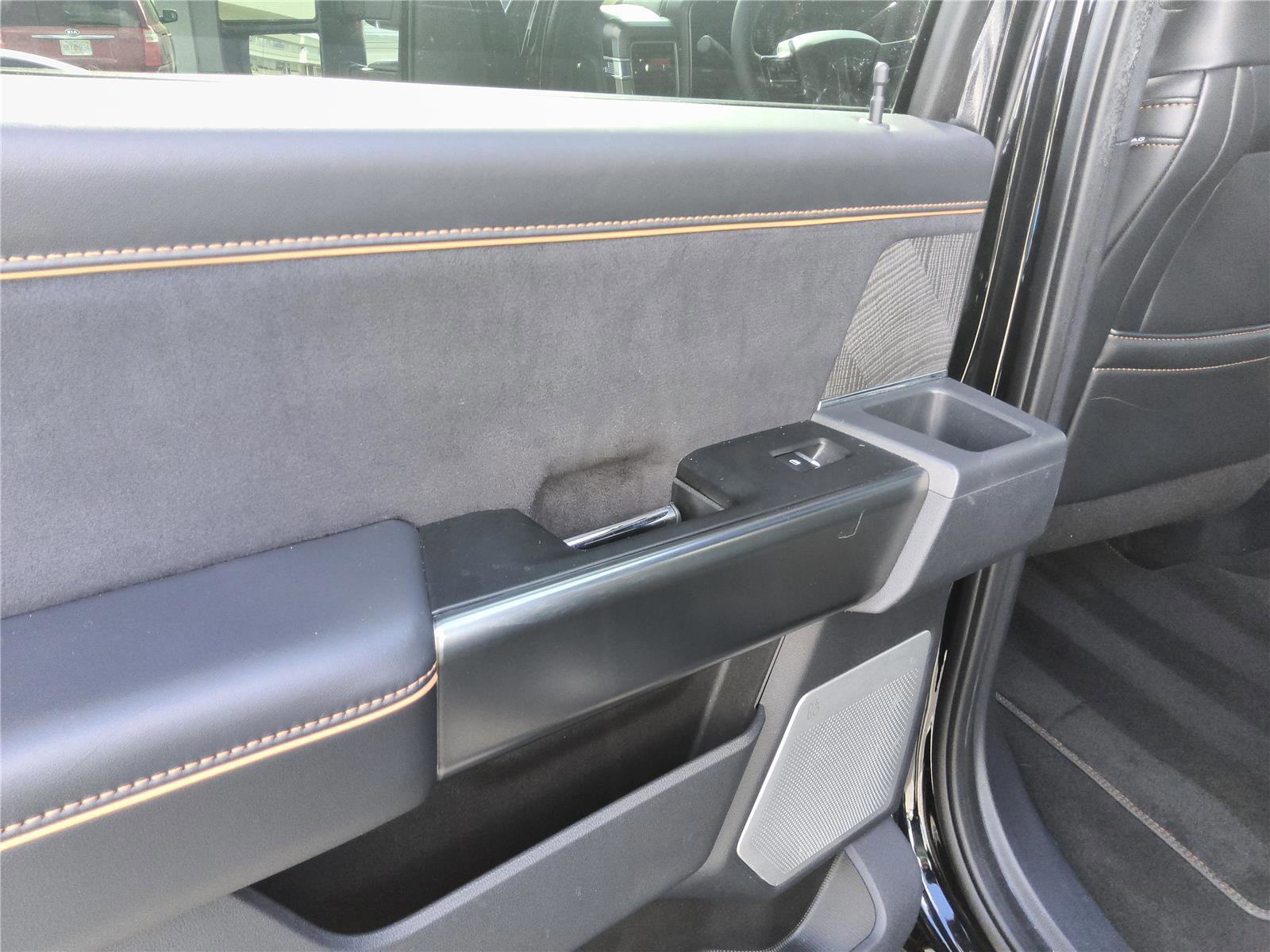 Certified 2024 Ford F350 Platinum w/ Tremor Off-Road Package image 19