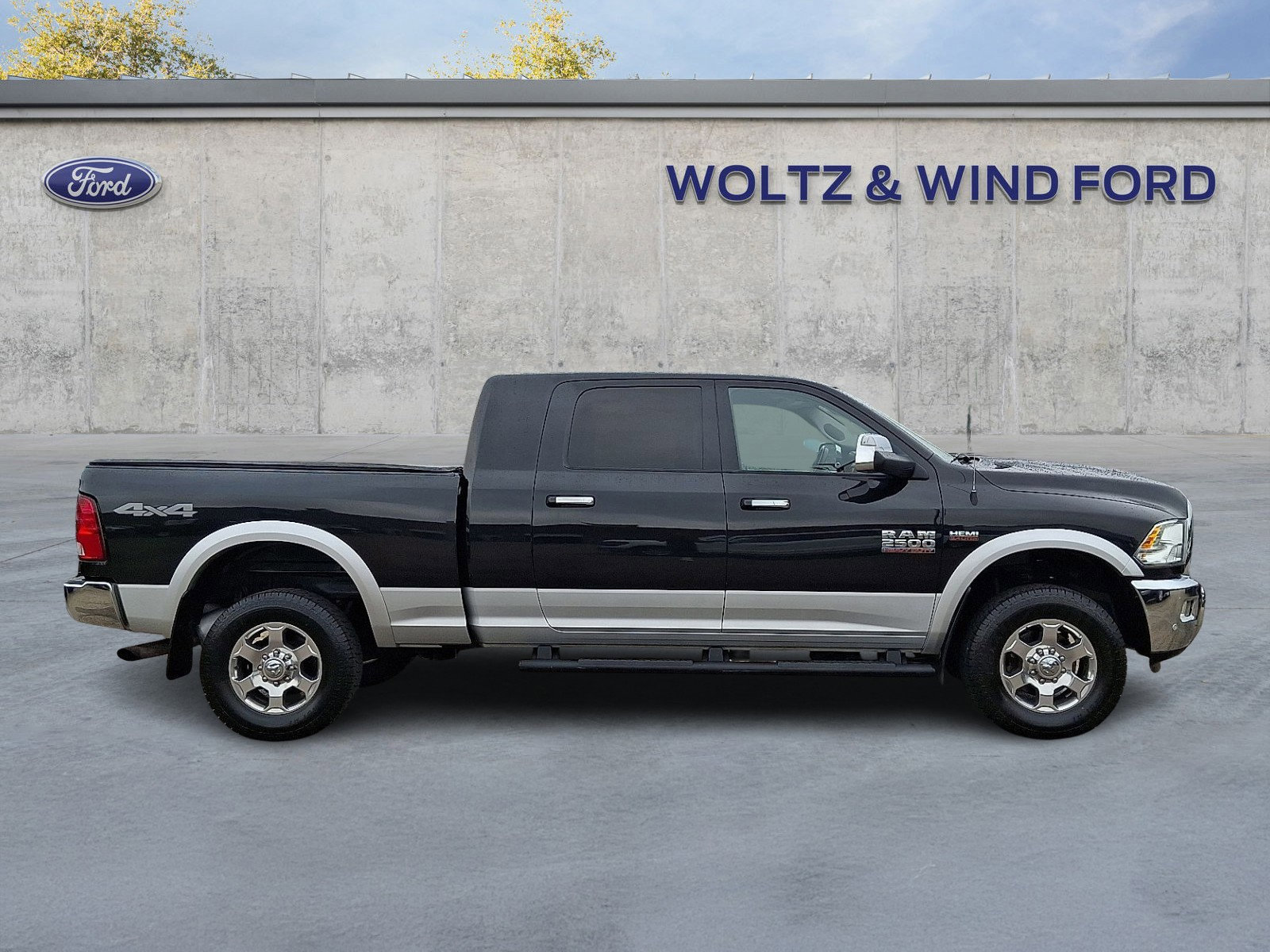 Used 2018 RAM 2500 Big Horn w/ Harvest Edition image 2