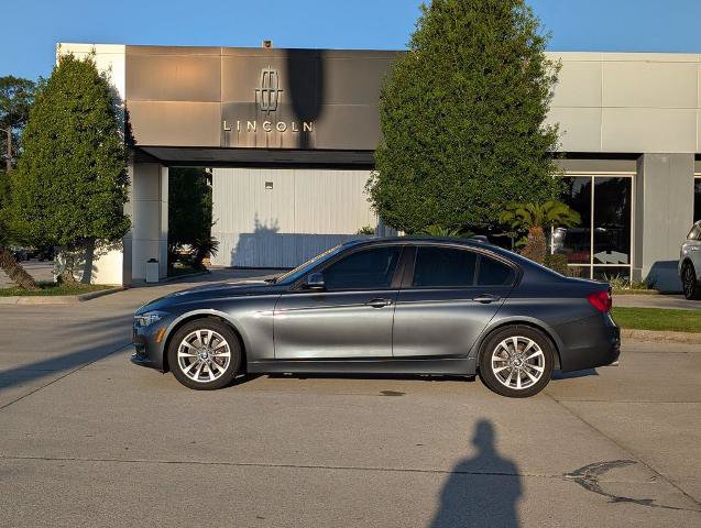 Used 2018 BMW 320i Sedan RWD image 2