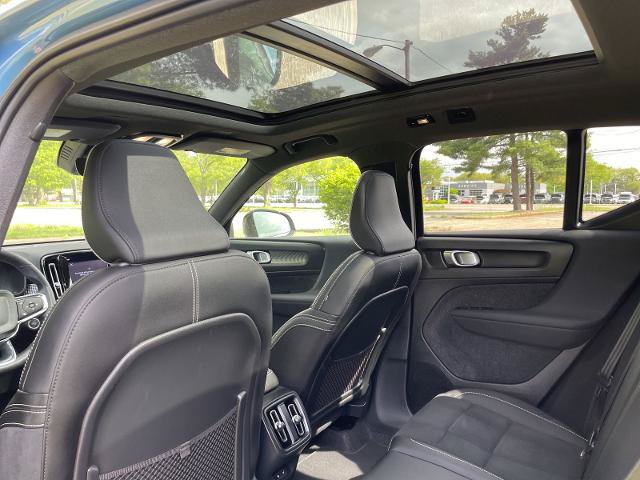 Used 2025 Volvo XC40 B5 Plus AWD/4WD image 4