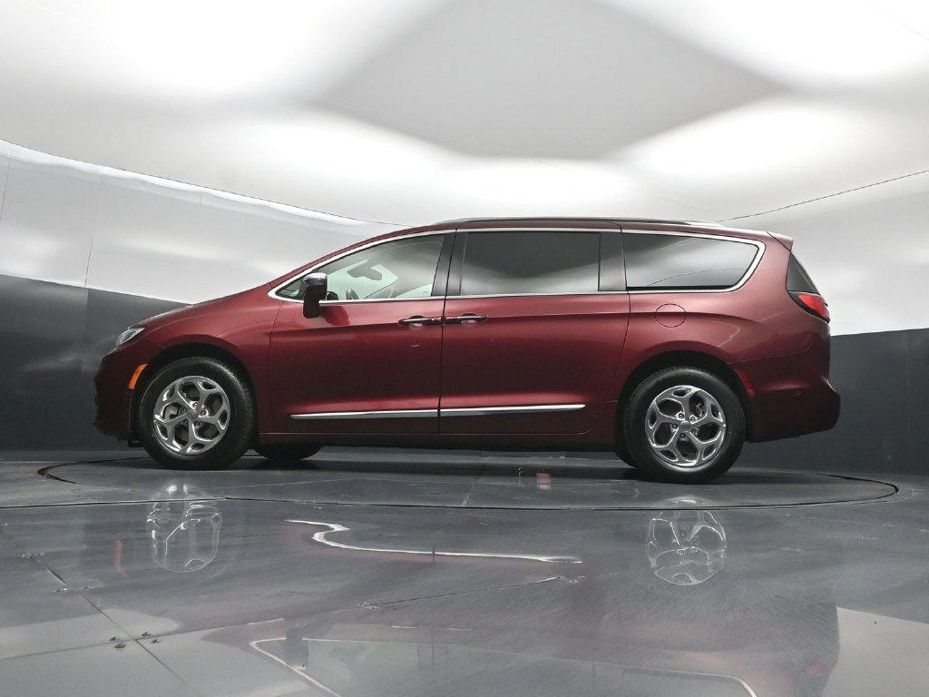 Used 2021 Chrysler Pacifica Limited w/ Premium & Safety Sphere Group AWD/4WD image 8