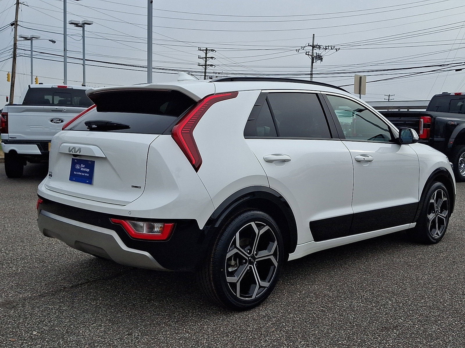 Used 2023 Kia Niro EX Touring image 10