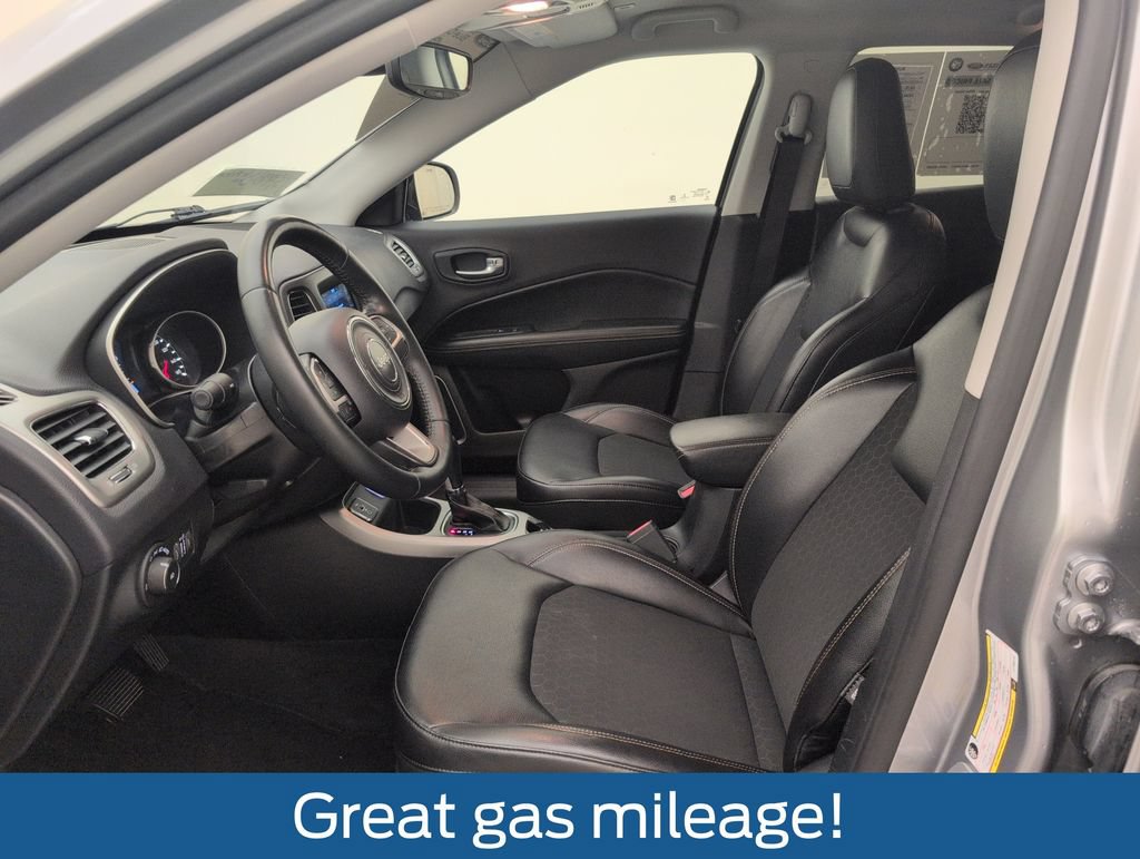 Used 2018 Jeep Compass Latitude w/ Popular Equipment Group FWD image 4
