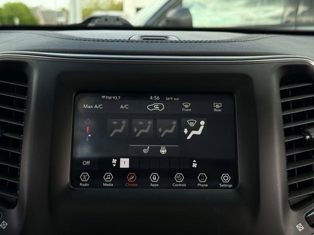 Used 2020 Jeep Cherokee Latitude w/ Cold Weather Group AWD/4WD image 21