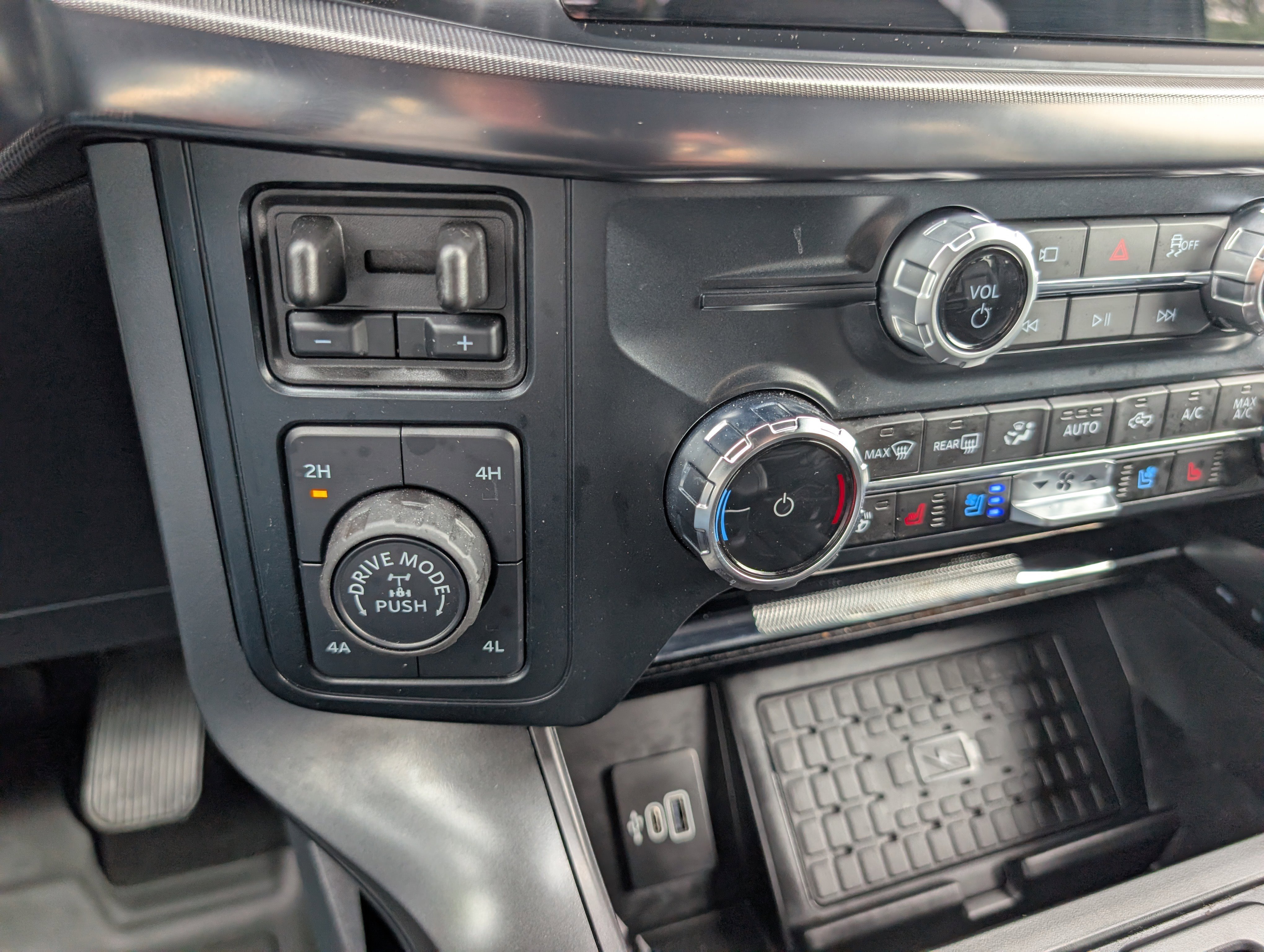 Certified 2025 Ford F150 Lariat w/ Equipment Group 502A High AWD/4WD image 26