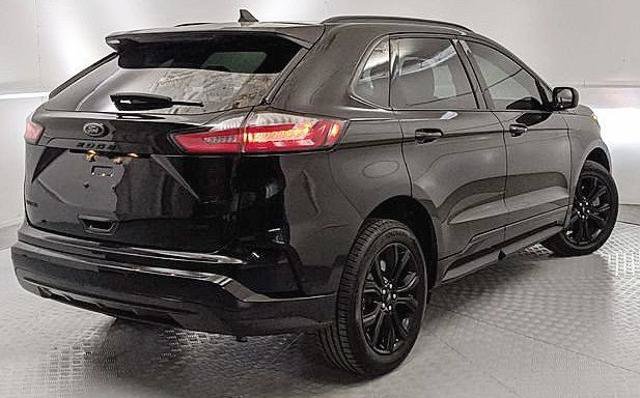 Certified 2023 Ford Edge SE w/ Black Appearance Package AWD/4WD image 3