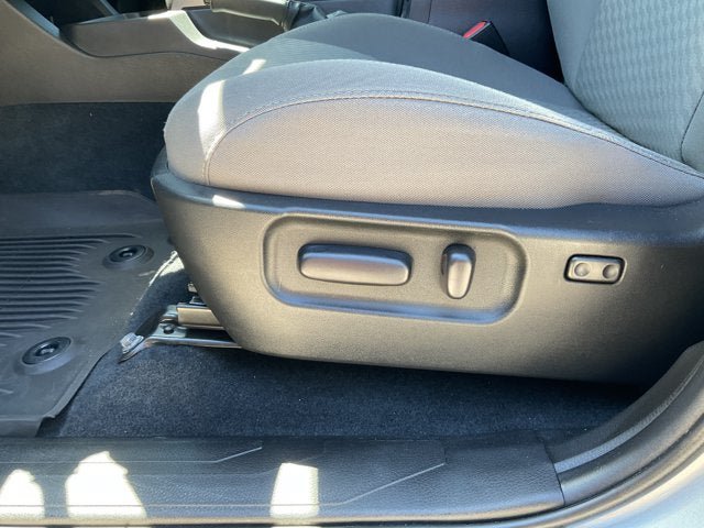 Used 2022 Toyota Tacoma SR5 AWD/4WD image 15