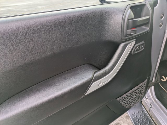 Used 2017 Jeep Wrangler Unlimited Sahara w/ Connectivity Group image 13