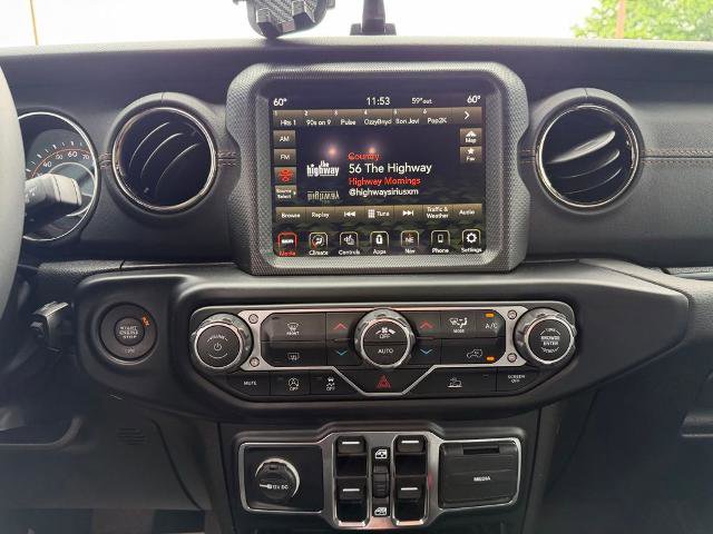 Used 2023 Jeep Gladiator Overland AWD/4WD image 16