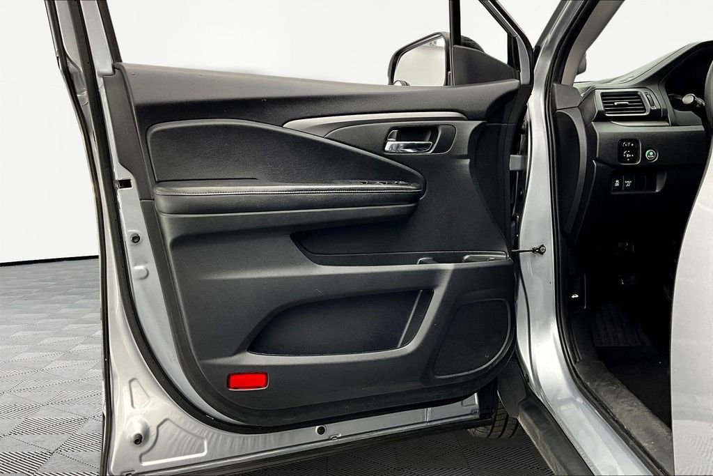 Used 2019 Honda Ridgeline RT image 24