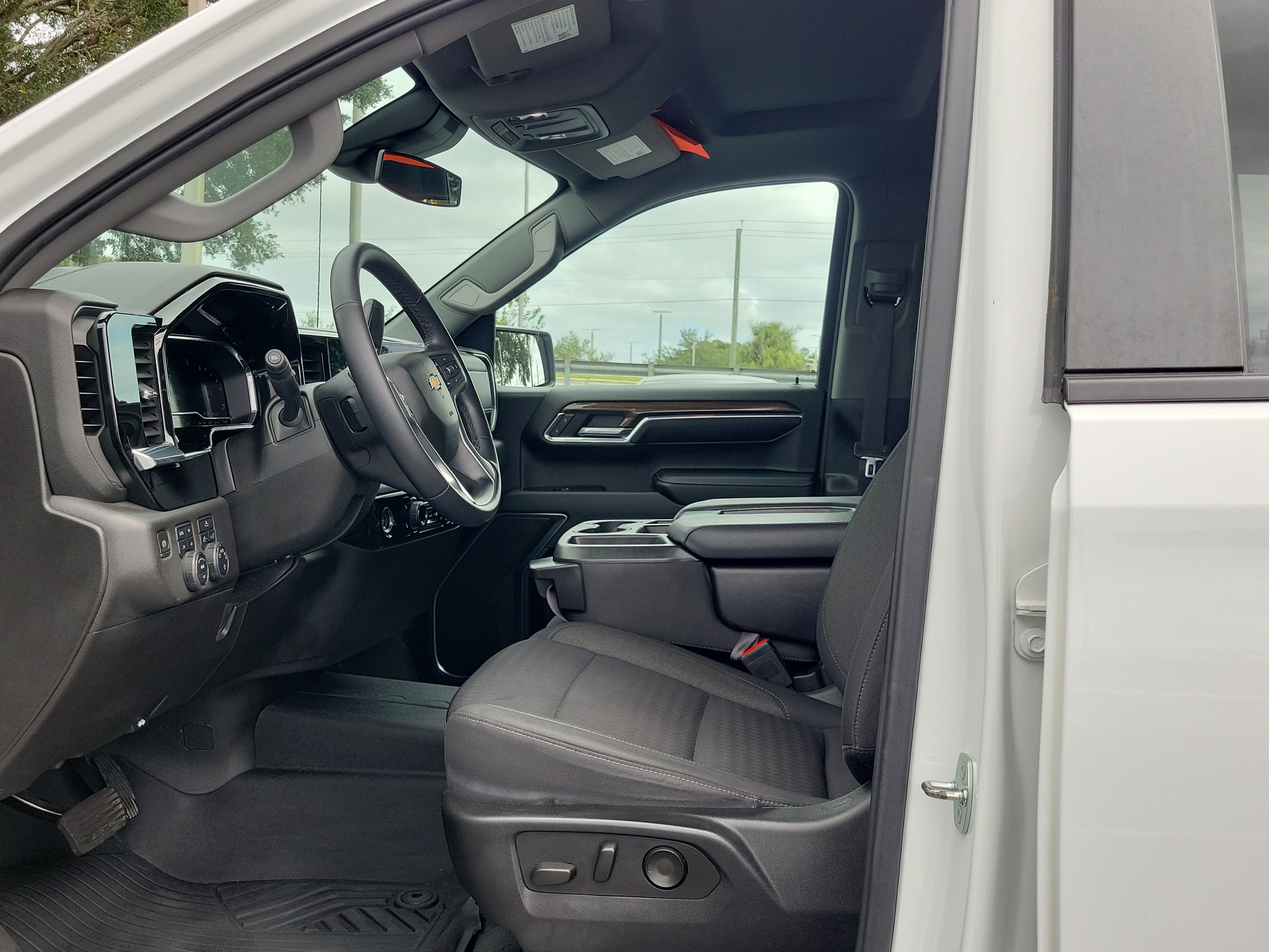 Used 2023 Chevrolet Silverado 1500 LT AWD/4WD image 20