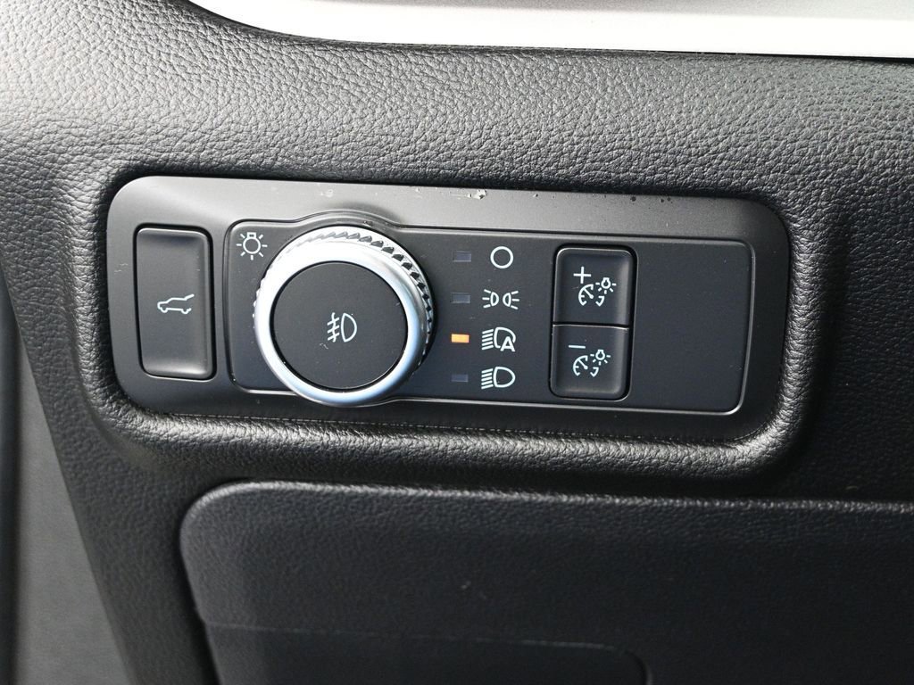 Certified 2022 Ford Explorer XLT w/ Equipment Group 202A image 13