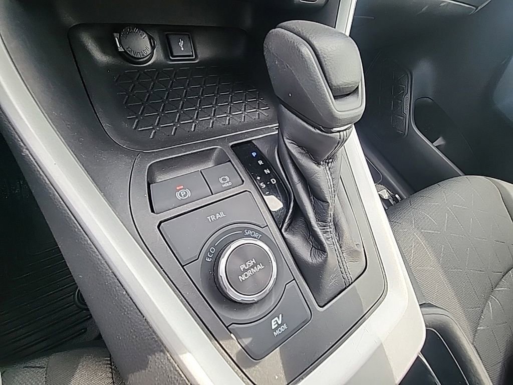Used 2020 Toyota RAV4 XLE w/ Convenience Package AWD/4WD image 19