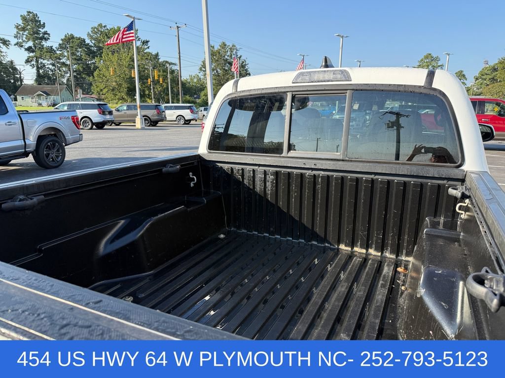 Used 2023 Toyota Tacoma SR AWD/4WD image 17