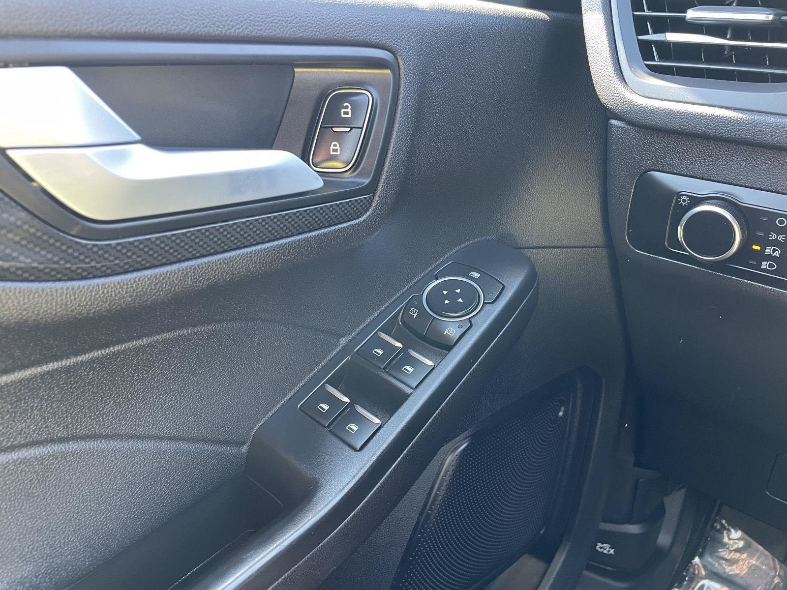 Certified 2025 Ford Escape ST-Line FWD image 28