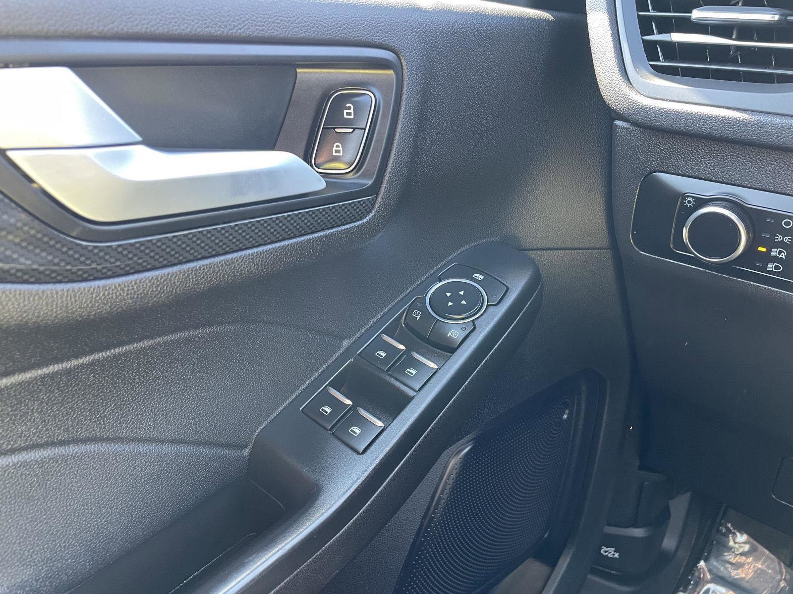 Certified 2025 Ford Escape ST-Line FWD image 28