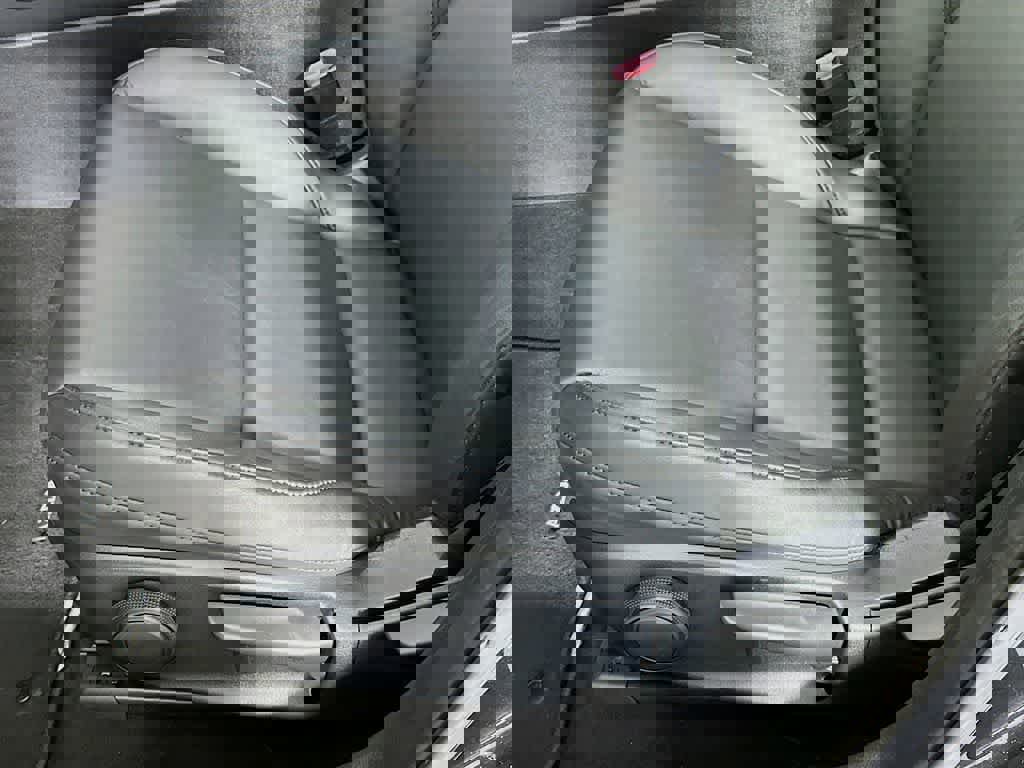 Used 2021 MAZDA MAZDA3 s image 27