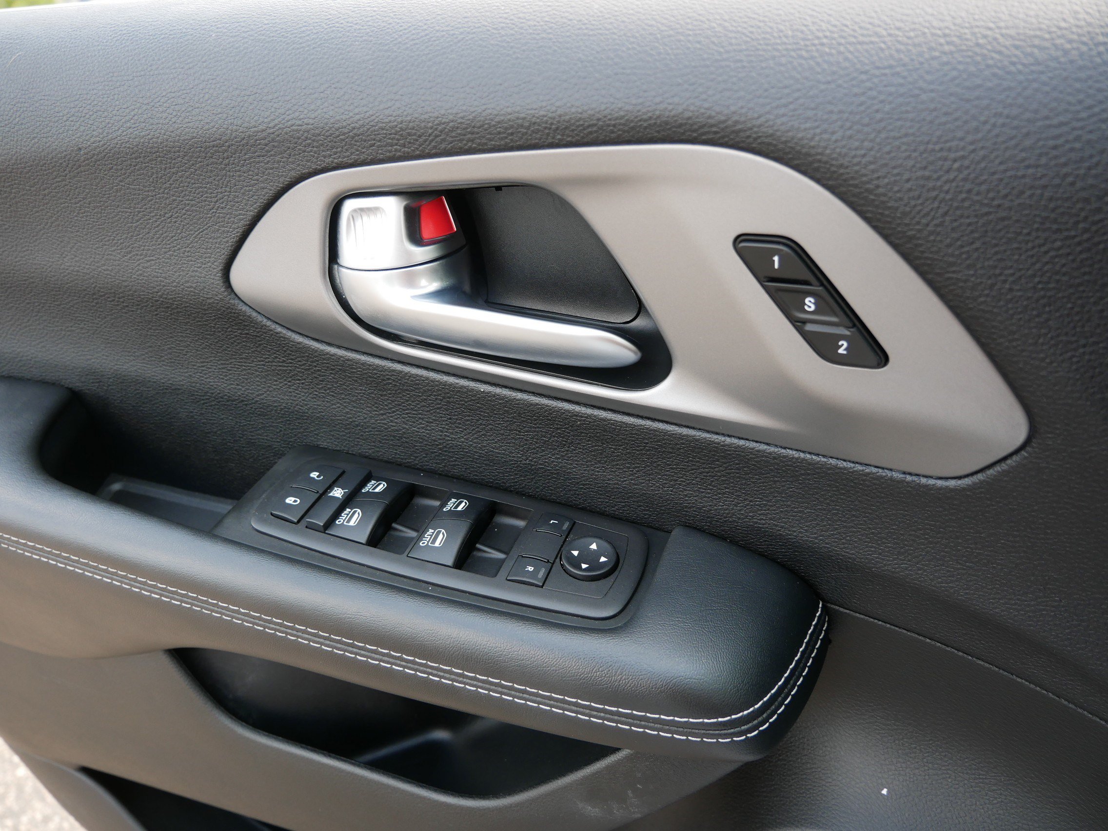 Used 2025 Chrysler Pacifica Select FWD image 27