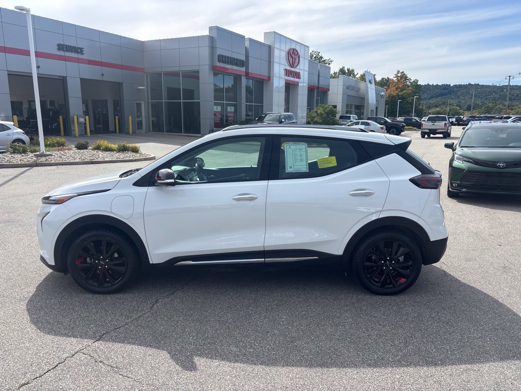 Used 2023 Chevrolet Bolt EUV Premier w/ Sun & Sound Package FWD image 4