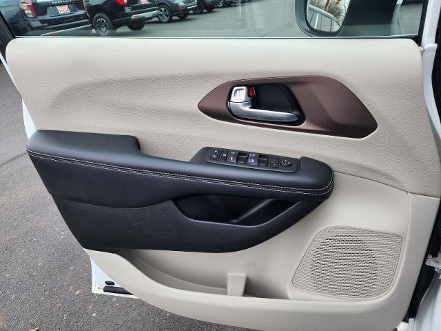 Used 2023 Chrysler Voyager LX FWD image 21