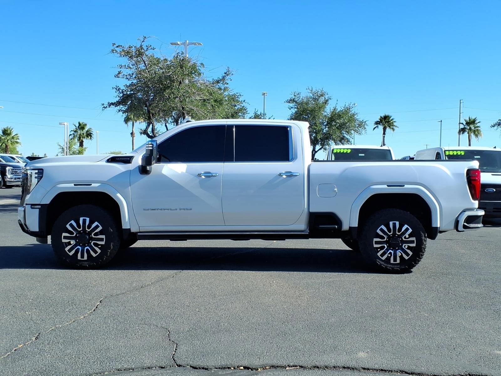 Used 2024 GMC Sierra 3500 Denali Ultimate AWD/4WD image 2
