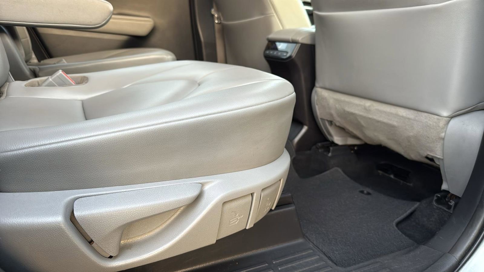 Used 2021 Toyota Highlander XLE image 25