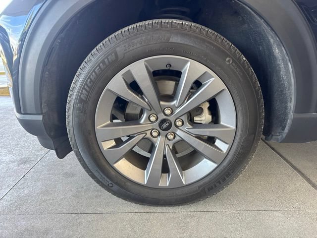 Certified 2023 Ford Explorer XLT w/ Equipment Group 202A AWD/4WD image 7