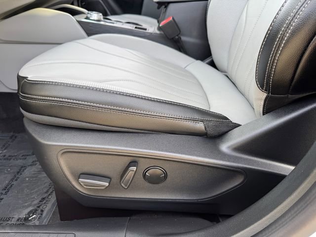 Certified 2025 Ford Escape SE w/ PHEV Premium Package image 15