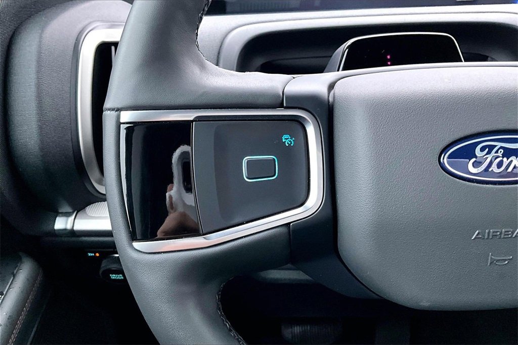 Certified 2025 Ford Expedition Active image 17