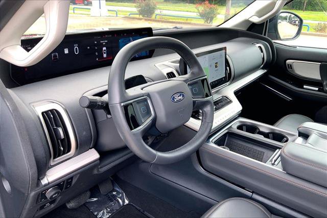 Certified 2025 Ford Expedition Active AWD/4WD image 13