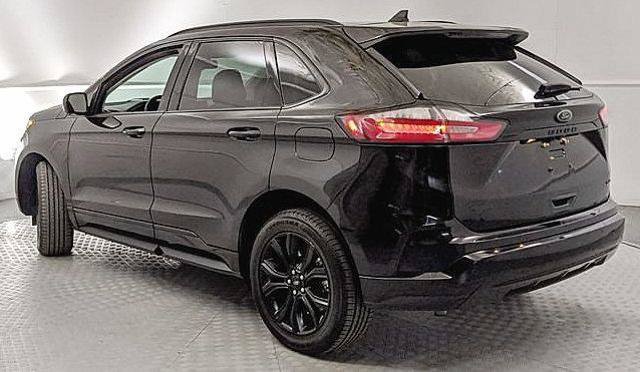 Certified 2023 Ford Edge SE w/ Black Appearance Package AWD/4WD image 4