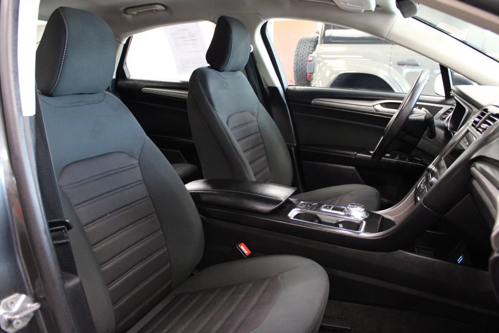Certified 2020 Ford Fusion SE FWD image 43