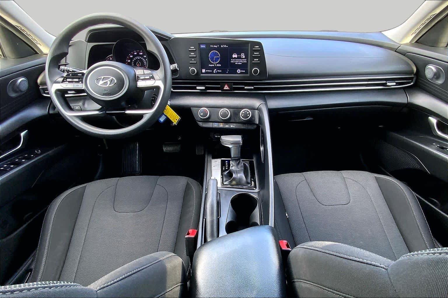 Used 2021 Hyundai Elantra SE FWD image 16