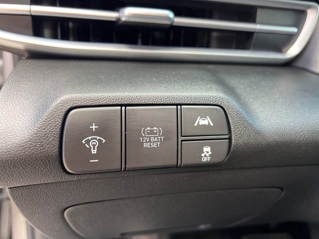 Used 2023 Hyundai Elantra Limited image 25