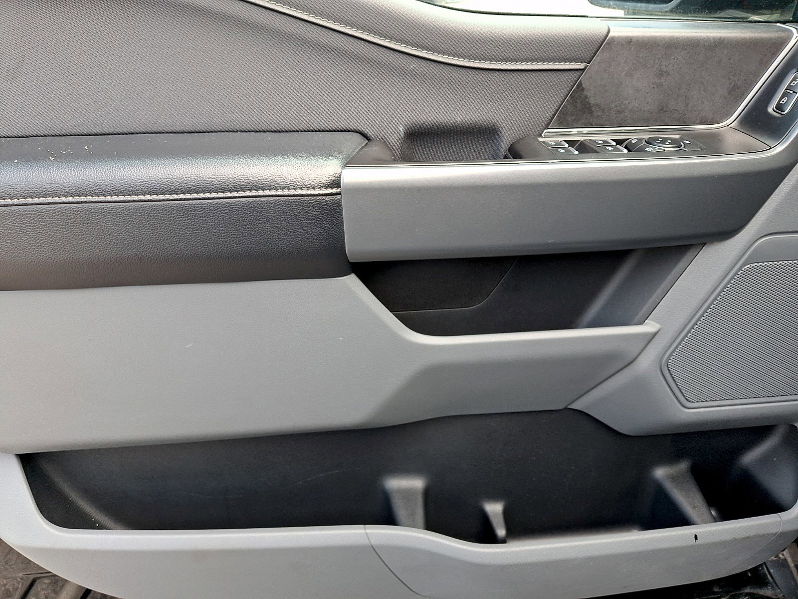 Certified 2024 Ford F150 XLT w/ Mobile Office Package image 11