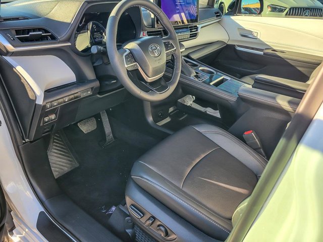 Used 2025 Toyota Sienna XSE image 14