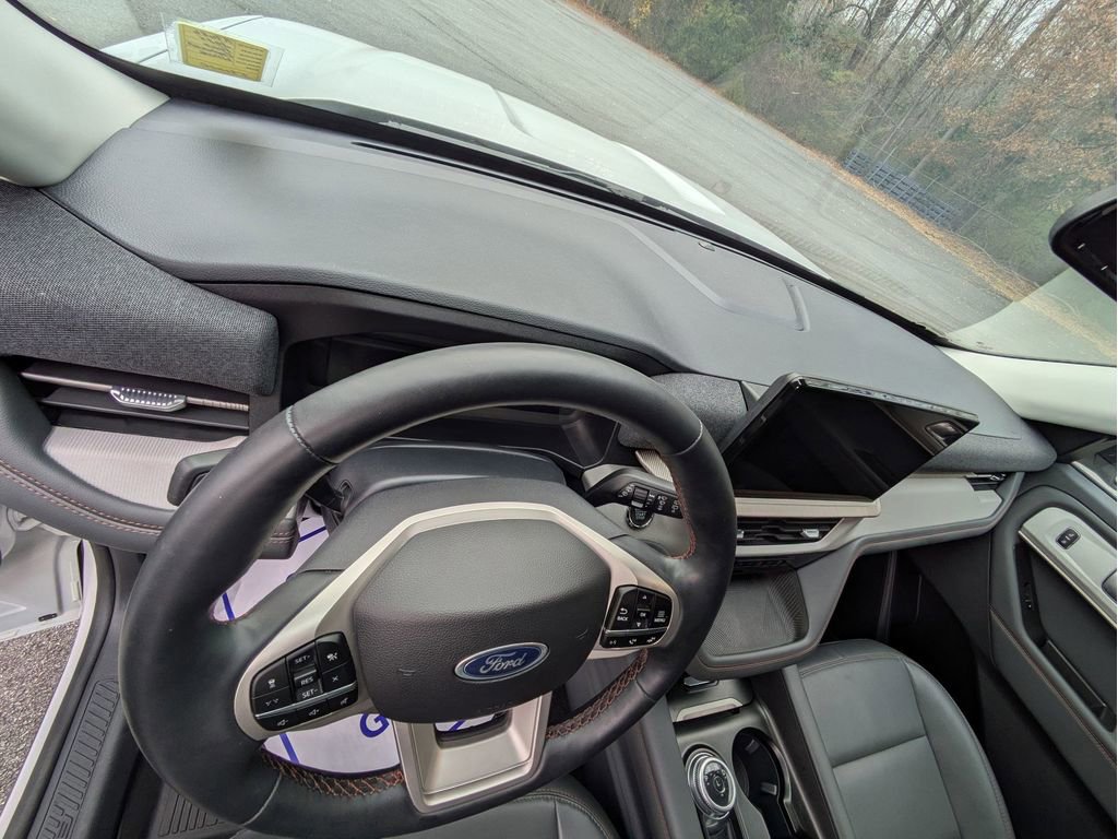 Certified 2025 Ford Explorer Active w/ Active Comfort Package image 15