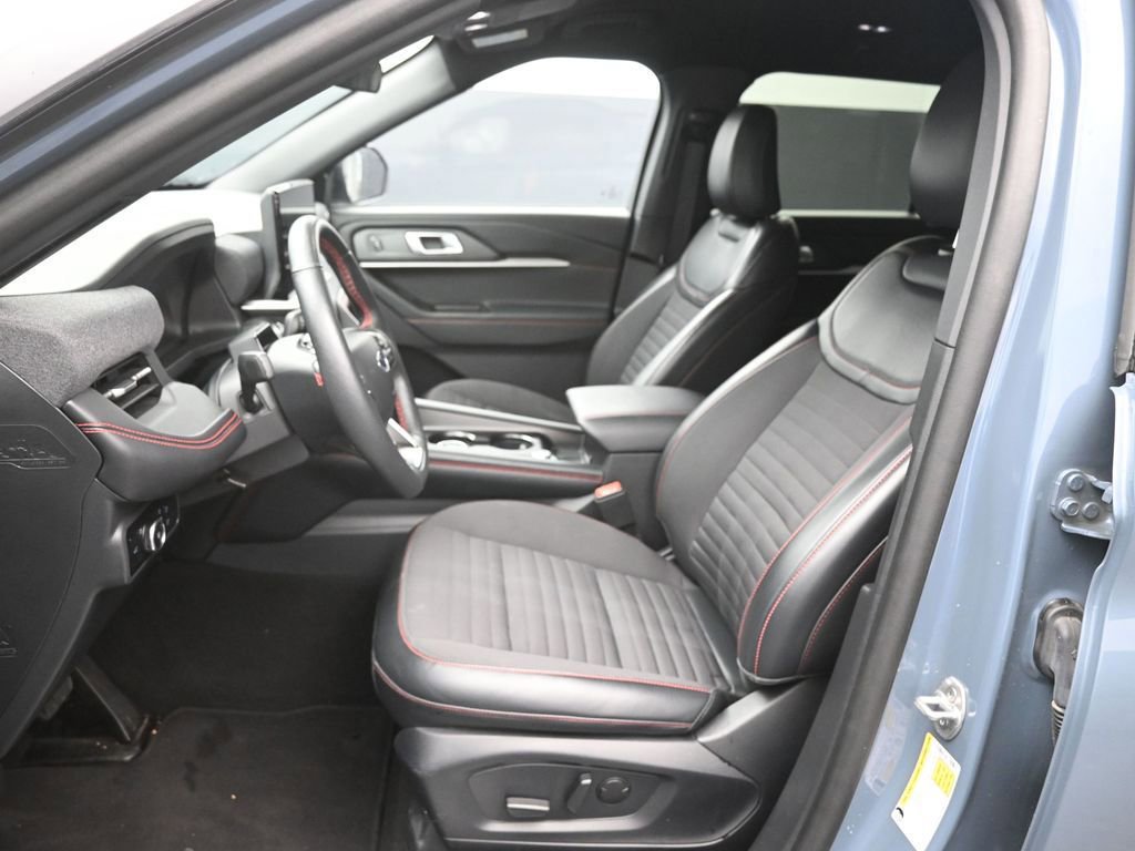 Certified 2025 Ford Explorer ST-Line image 22