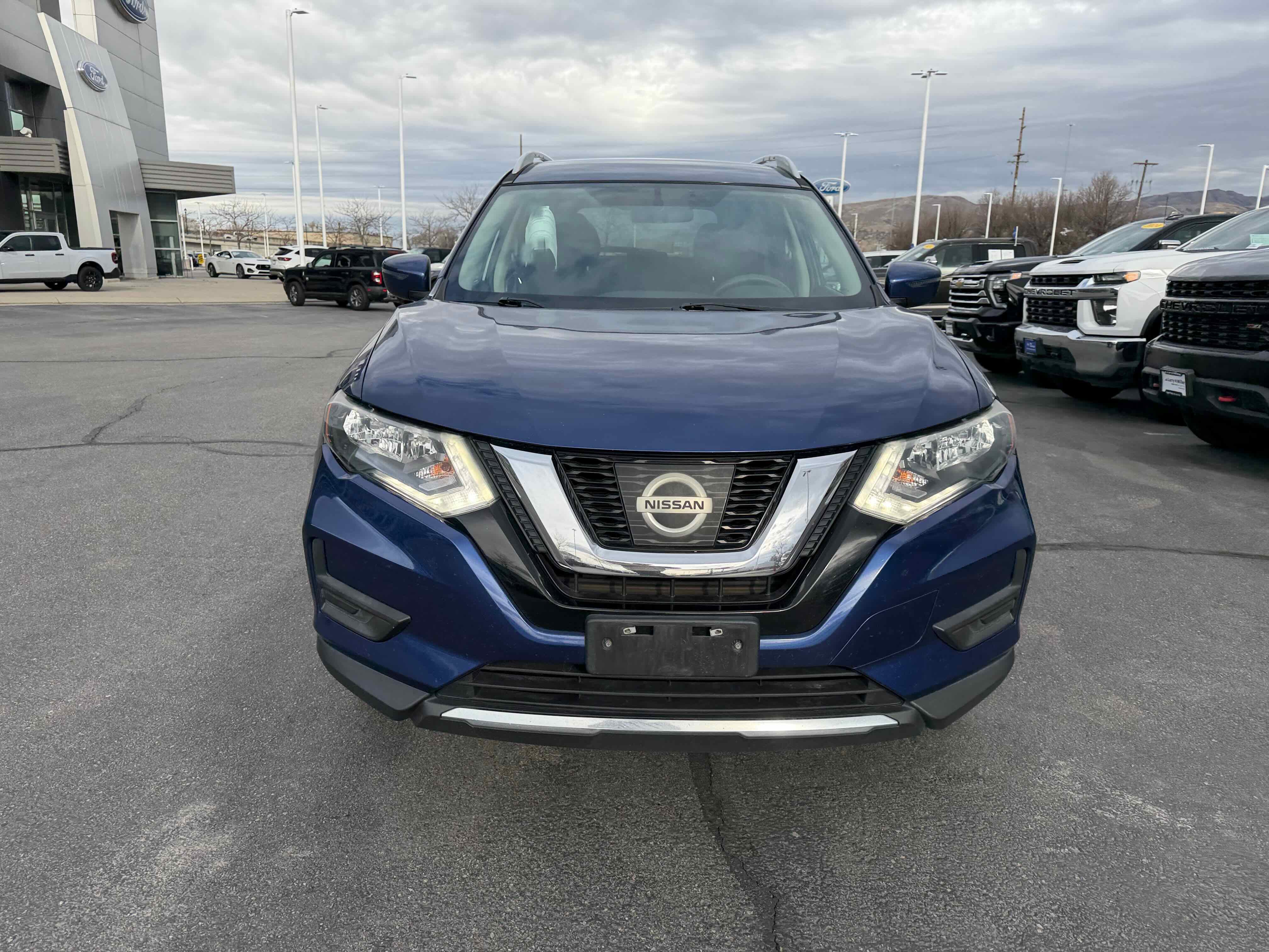 Used 2017 Nissan Rogue SV image 11